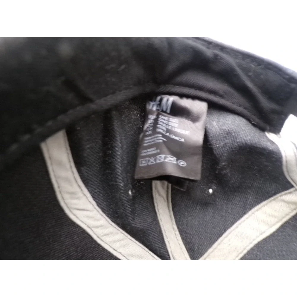H&M divided snapback